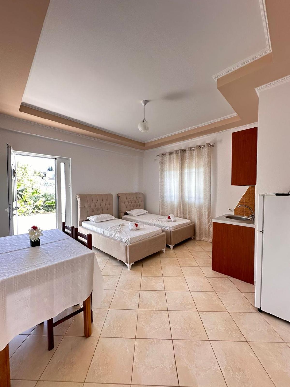 Xhibo Apartments Sarandë Exterior foto