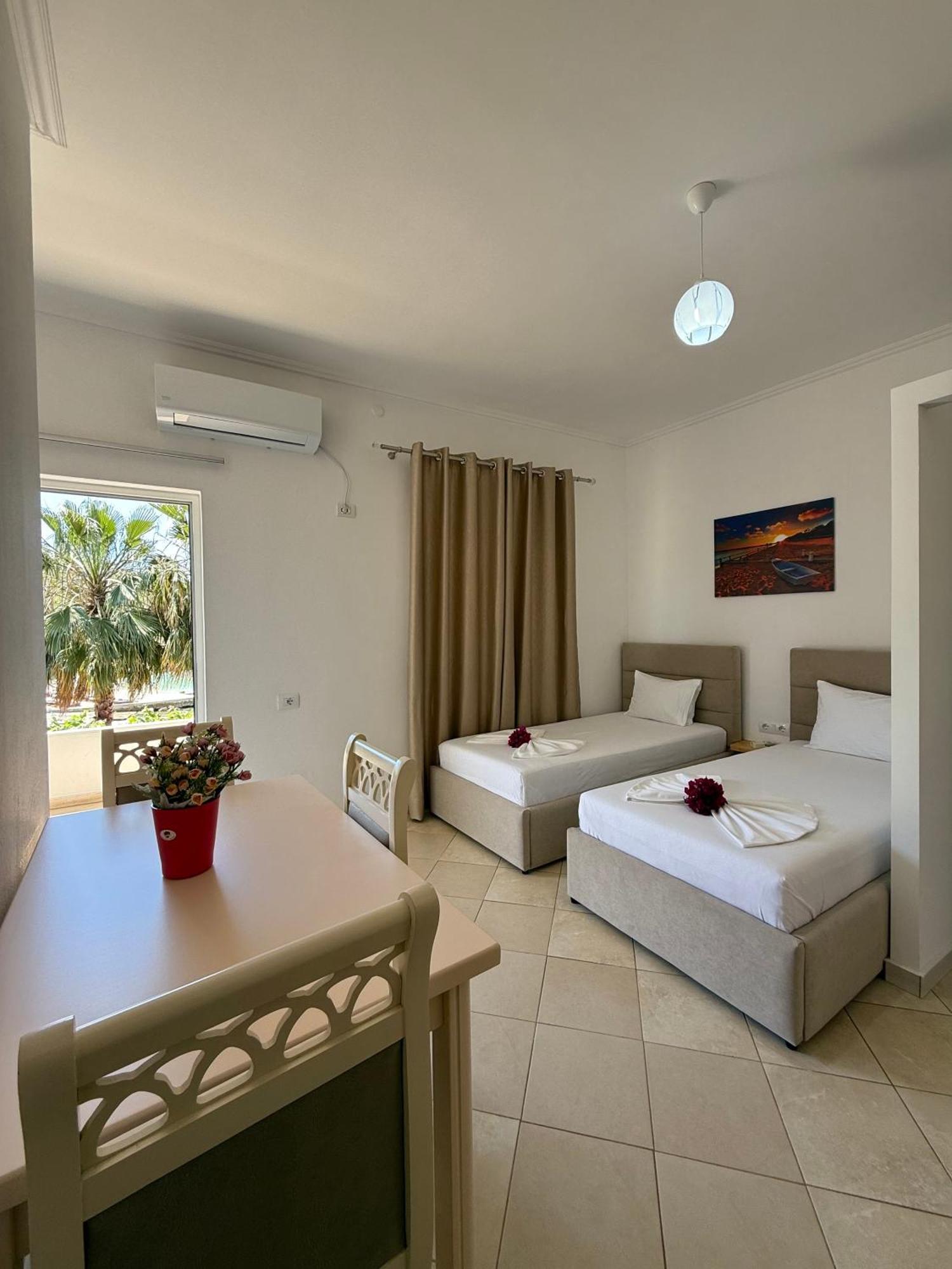 Xhibo Apartments Sarandë Exterior foto